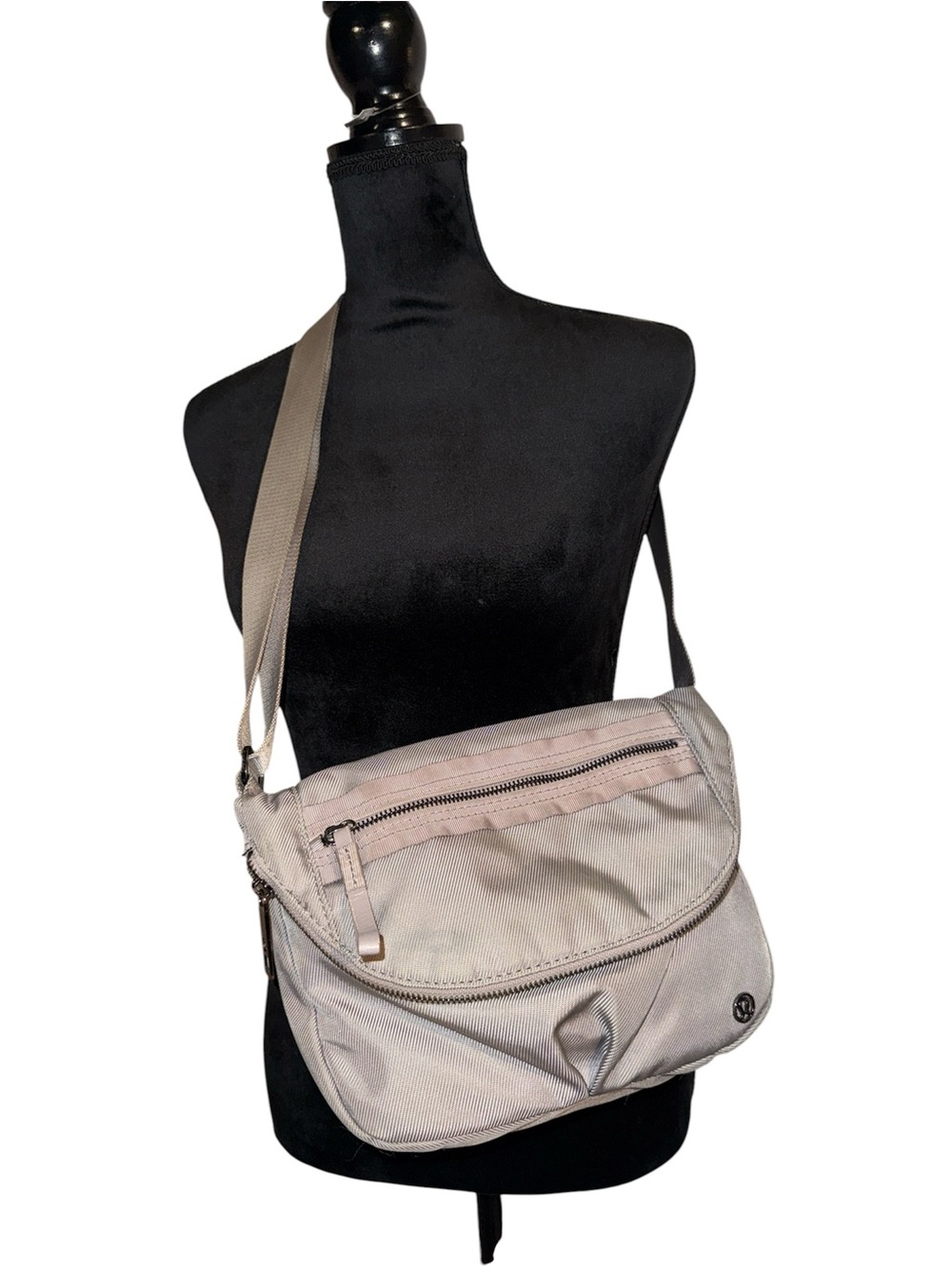 •LULULEMON•GRAY SAGE ALL NIGHT FESTIVAL CROSSBODY BAG VGUC